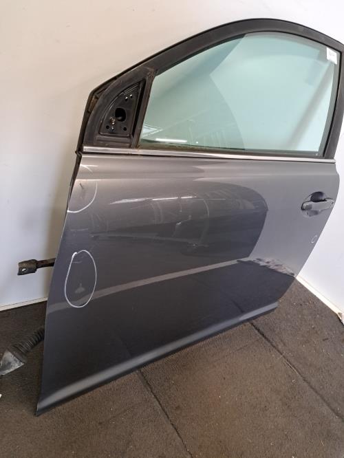 Image Porte avant gauche - TOYOTA AVENSIS 2