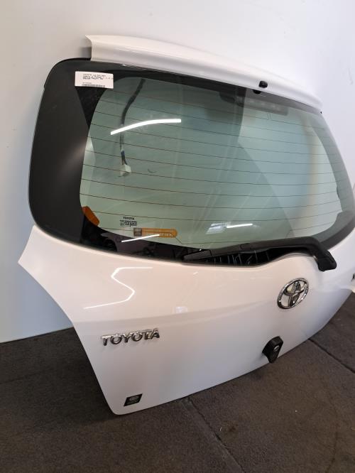 Image Malle/Hayon arriere - TOYOTA YARIS 2