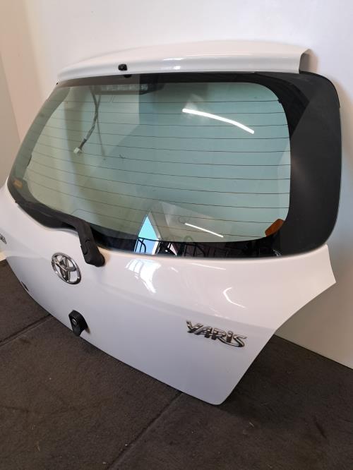 Image Malle/Hayon arriere - TOYOTA YARIS 2