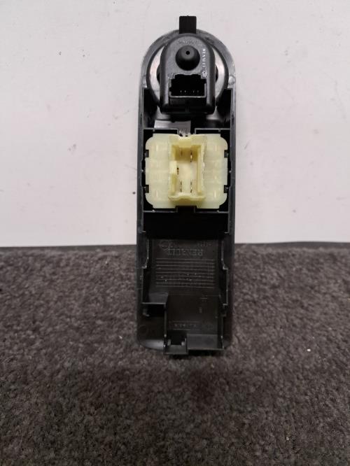 Image Interrupteur de leve vitre avant gauche - RENAULT CLIO 4