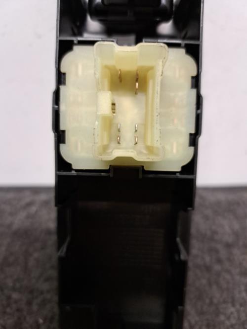 Image Interrupteur de leve vitre avant gauche - RENAULT CLIO 4