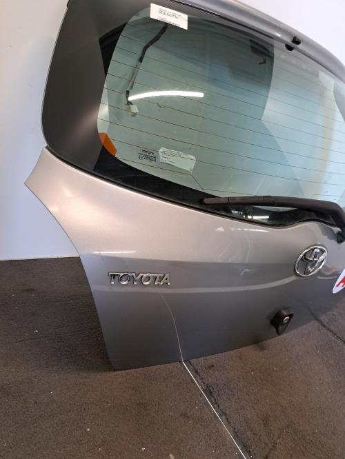 Image Malle/Hayon arriere - TOYOTA YARIS 2