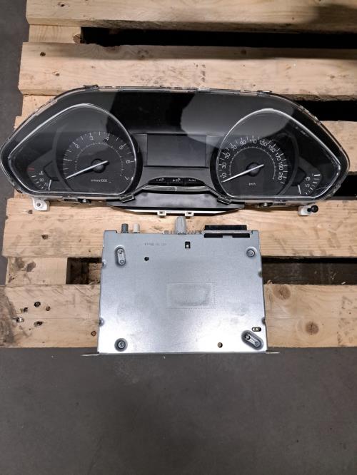 Image Planche de bord complete - PEUGEOT 2008 1