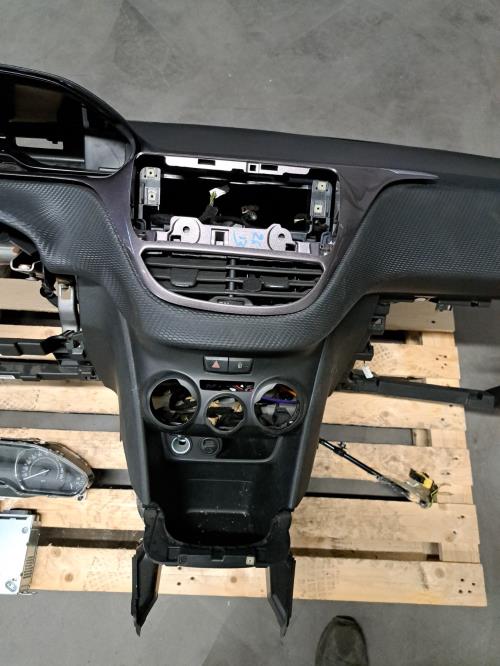 Image Planche de bord complete - PEUGEOT 2008 1