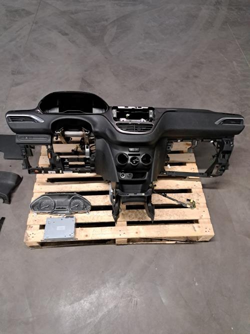 Image Planche de bord complete - PEUGEOT 2008 1