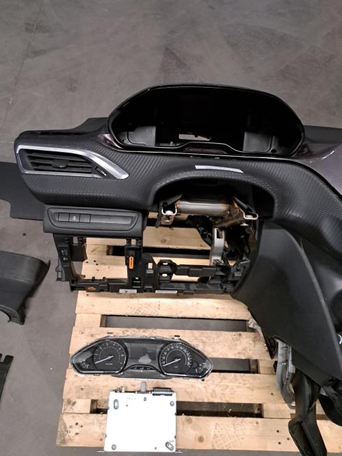 Image Planche de bord complete - PEUGEOT 2008 1
