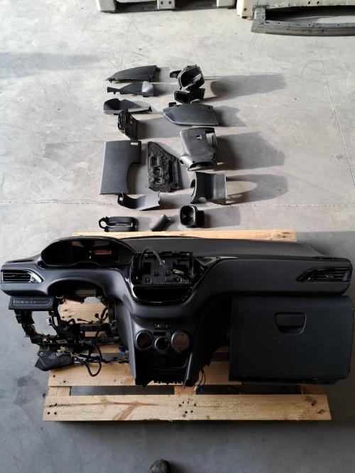 Image Planche de bord complete - PEUGEOT 208 1