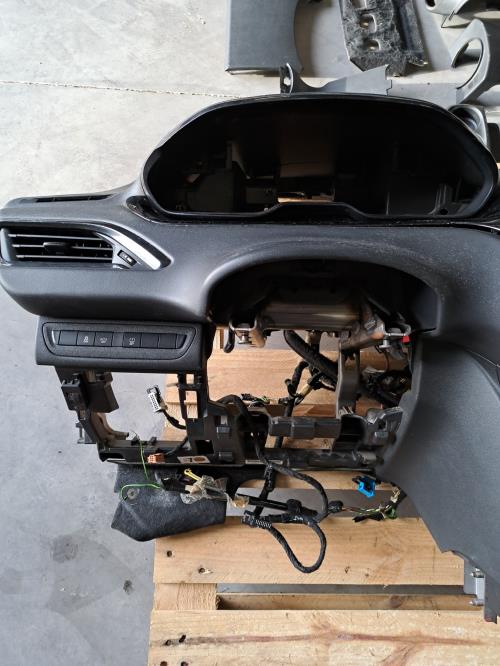 Image Planche de bord complete - PEUGEOT 208 1