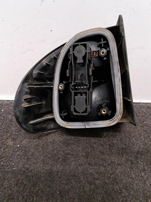 Image Feu arriere principal droit (feux) - RENAULT LAGUNA 1