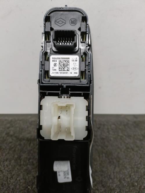 Image Interrupteur de leve vitre avant gauche - RENAULT KANGOO 3
