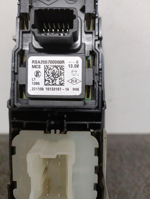 Image Interrupteur de leve vitre avant gauche - RENAULT KANGOO 3