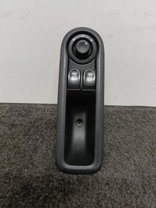 Image Interrupteur de leve vitre avant gauche - RENAULT CLIO 3