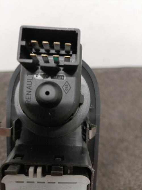 Image Interrupteur de leve vitre avant gauche - RENAULT CLIO 3