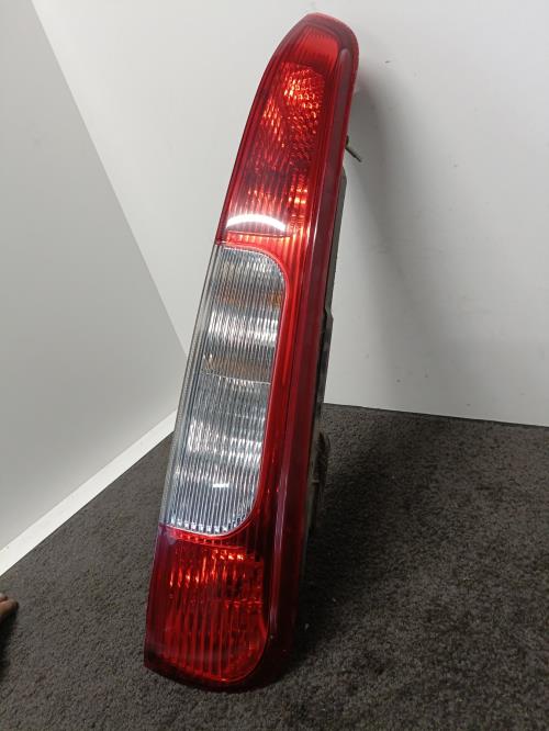 Image Feu arriere principal droit (feux) - FORD C-MAX 1