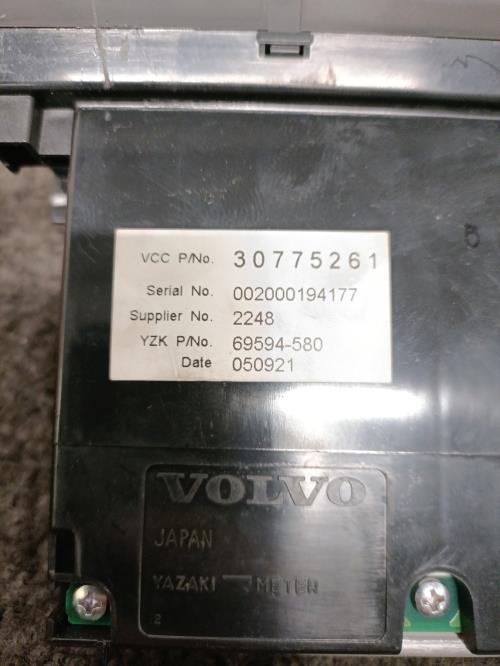 Image Afficheur - VOLVO V 50