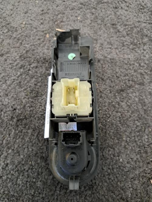 Image Interrupteur de leve vitre avant gauche - RENAULT CLIO 4