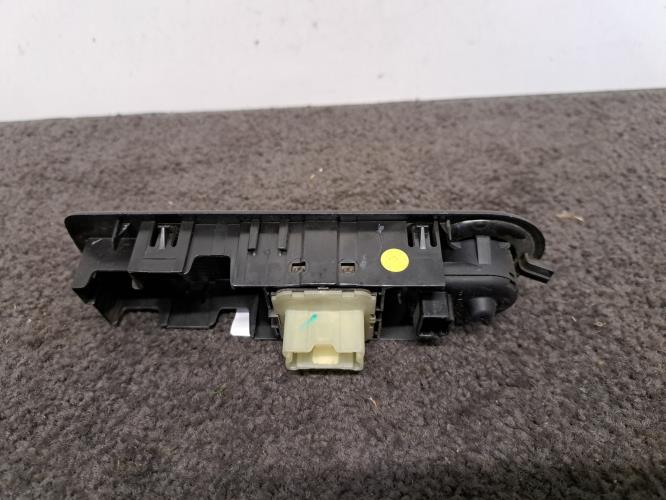 Image Interrupteur de leve vitre avant gauche - RENAULT CLIO 4