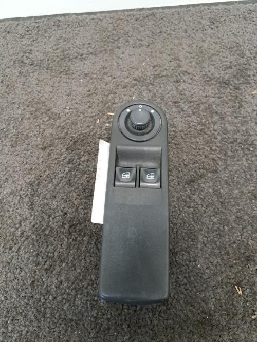 Image Interrupteur de leve vitre avant gauche - RENAULT CLIO 4