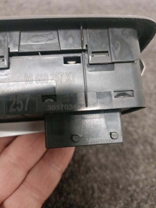 Image Interrupteur de leve vitre avant gauche - CITROEN C5 2