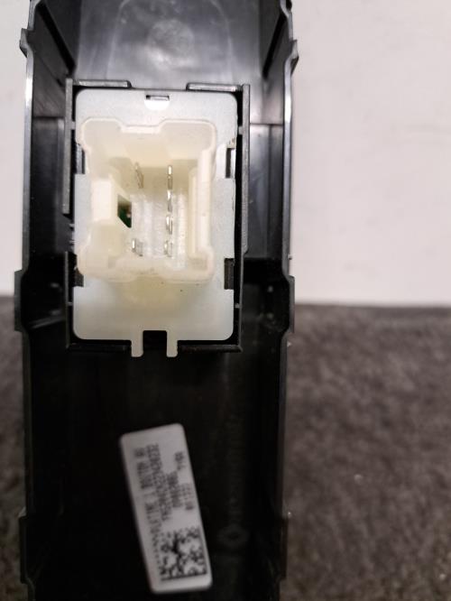 Image Interrupteur de leve vitre avant droit - RENAULT KANGOO 3
