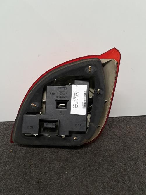 Image Feu arriere principal gauche (feux) - FORD FIESTA 4