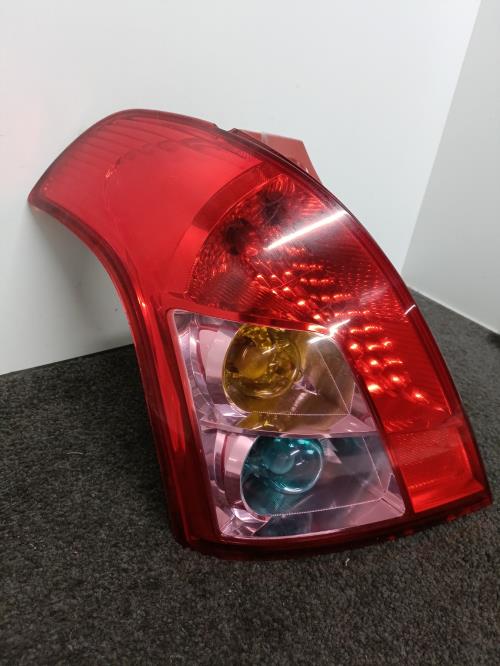Image Feu arriere principal gauche (feux) - SUZUKI SWIFT 3