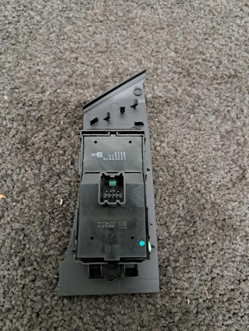 Image Interrupteur de leve vitre avant gauche - OPEL ASTRA J