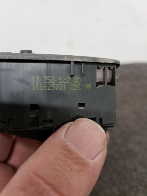 Image Interrupteur de leve vitre avant gauche - OPEL CORSA D
