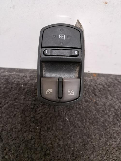 Image Interrupteur de leve vitre avant gauche - OPEL CORSA D