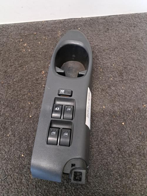 Image Interrupteur de leve vitre avant gauche - DAIHATSU MATERIA