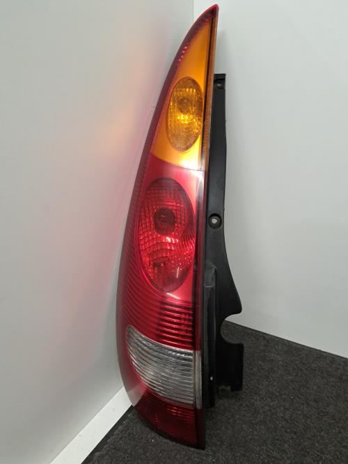 Image Feu arriere principal gauche (feux) - NISSAN ALMERA TINO