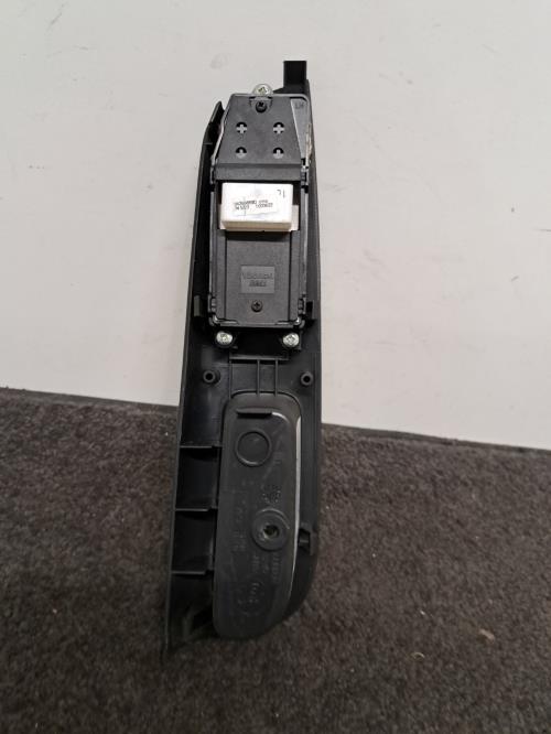 Image Interrupteur de leve vitre avant gauche - TOYOTA COROLLA 10