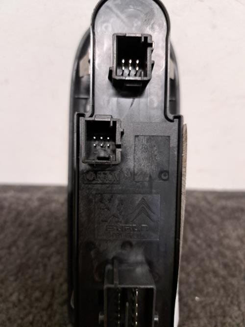 Image Interrupteur de leve vitre avant gauche - CITROEN C5 2