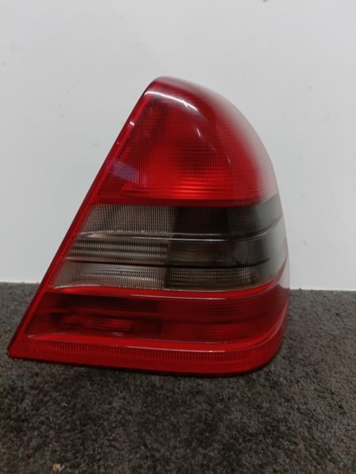 Image Feu arriere principal droit (feux) - MERCEDES CLASSE C 202
