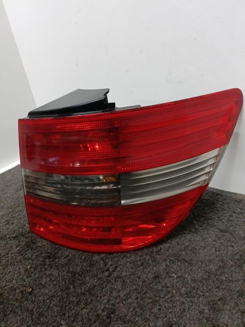 Image Feu arriere principal droit (feux) - MERCEDES CLASSE B 245