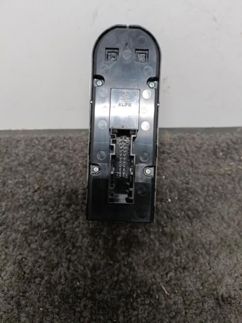 Image Interrupteur de leve vitre avant gauche - OPEL ZAFIRA B