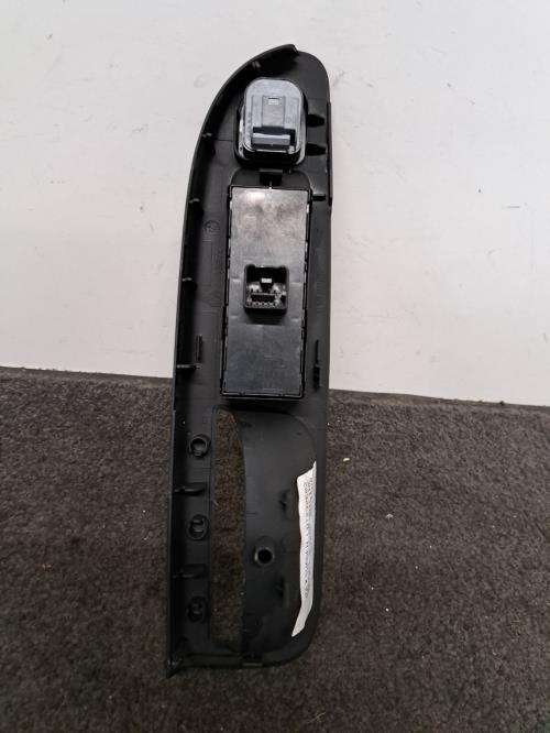 Image Interrupteur de leve vitre avant gauche - VOLKSWAGEN PASSAT 5