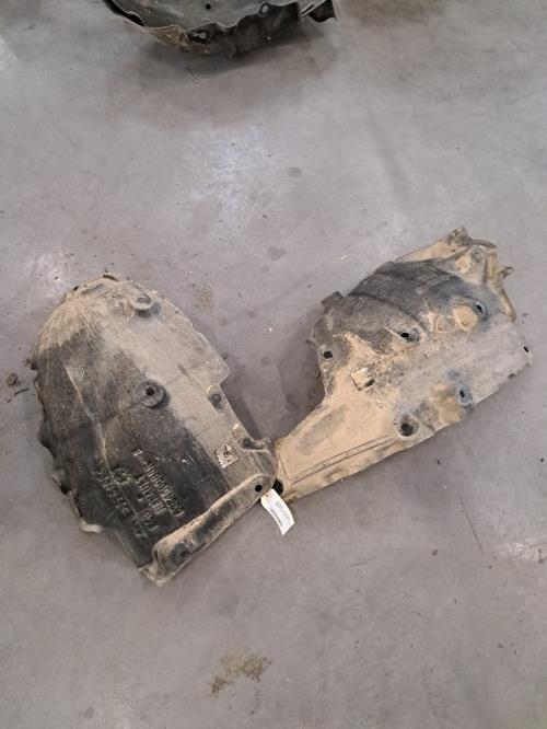 Image Pare boue avant gauche - RENAULT MEGANE 5
