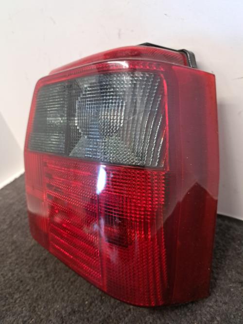 Image Feu arriere principal droit (feux) - FIAT UNO