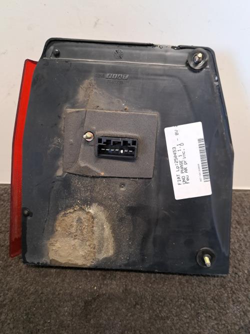 Image Feu arriere principal droit (feux) - FIAT UNO
