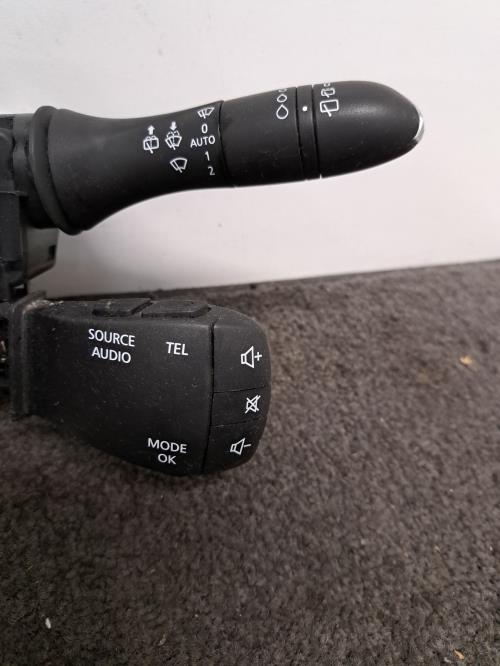 Image Com (Bloc Contacteur Tournant+Commodo Essuie Glace+Commodo Phare) - RENAULT KADJAR
