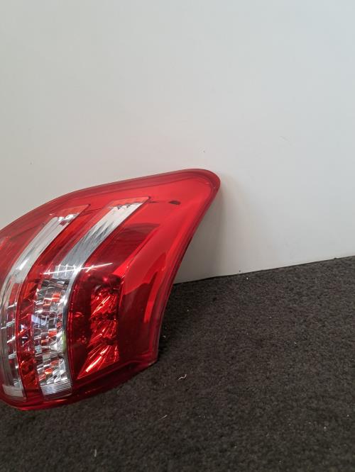 Image Feu arriere principal gauche (feux) - TOYOTA RAV4 3