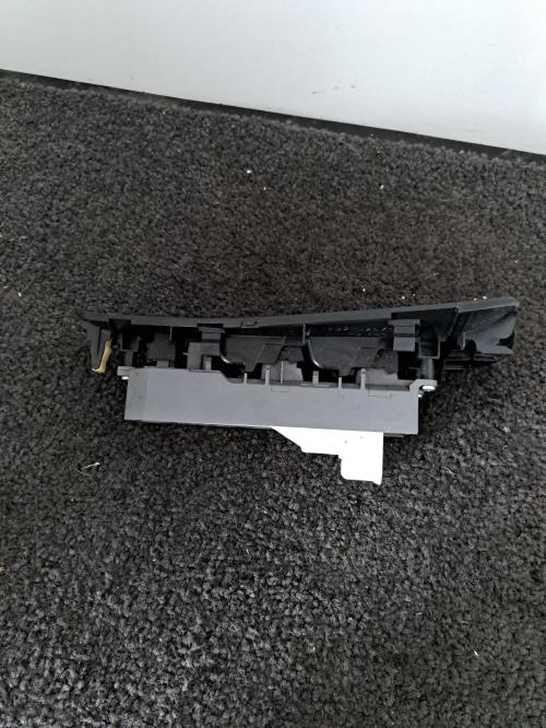 Image Interrupteur de leve vitre avant gauche - TOYOTA RAV4 3