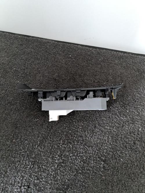 Image Interrupteur de leve vitre avant gauche - TOYOTA RAV4 3