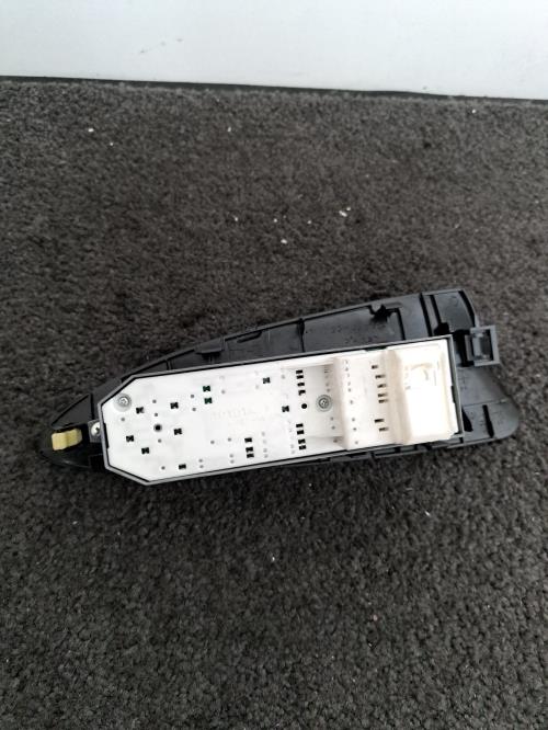 Image Interrupteur de leve vitre avant gauche - TOYOTA RAV4 3