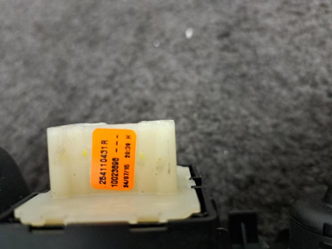 Image Interrupteur de leve vitre avant gauche - RENAULT TWINGO 3