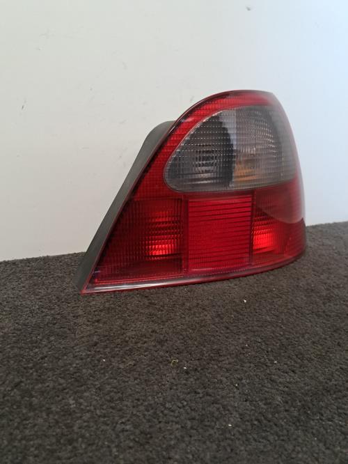 Image Feu arriere principal droit (feux) - ROVER 200 2