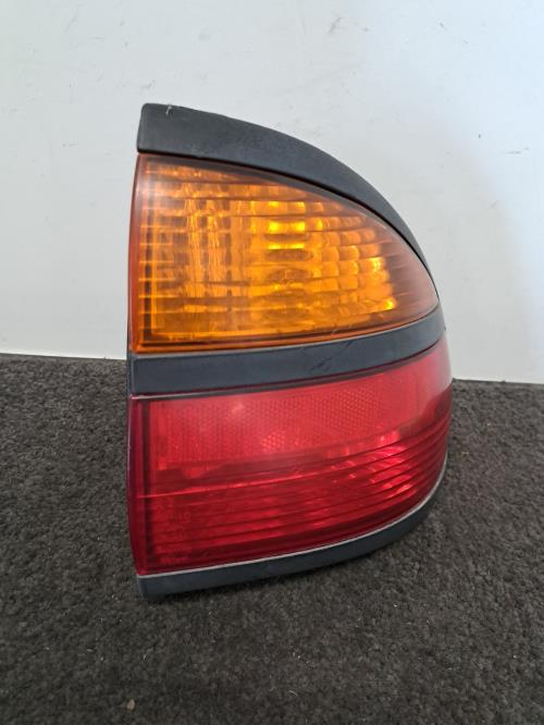 Image Feu arriere principal droit (feux) - RENAULT LAGUNA 1