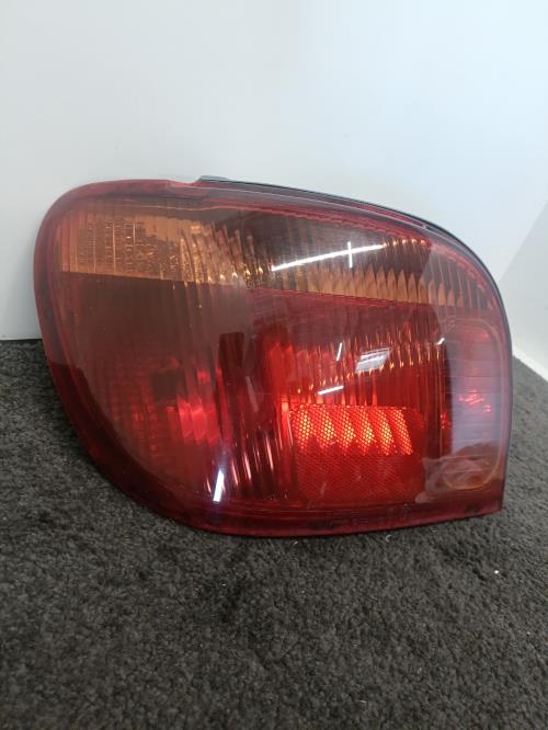 Image Feu arriere principal gauche (feux) - TOYOTA YARIS 1