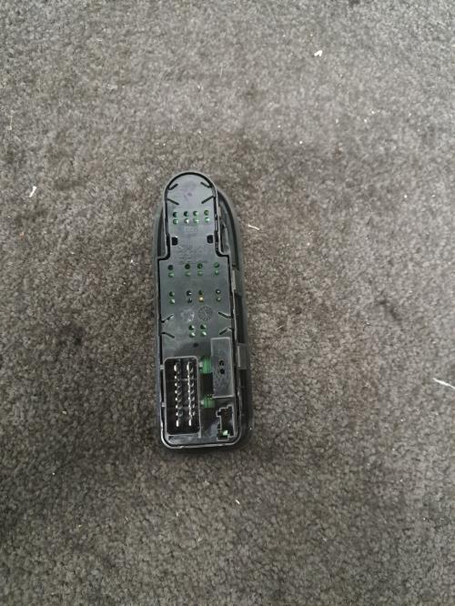 Image Interrupteur de leve vitre avant gauche - CITROEN C3 2